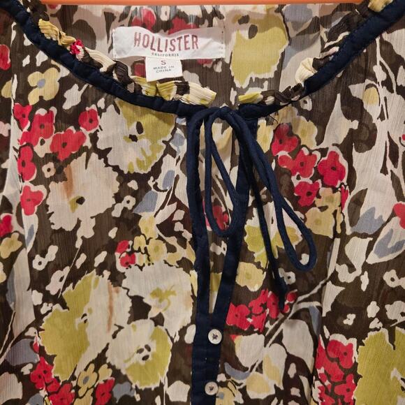 Hollister floral print blouse - Picture 1 of 3